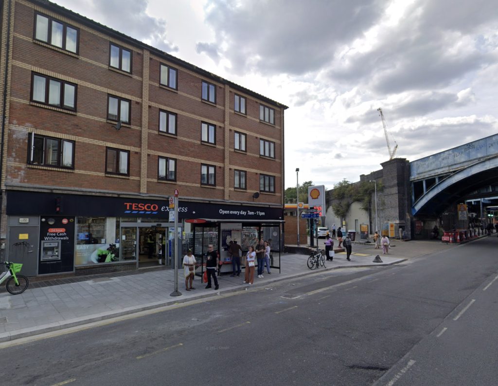 Tesco Worker Praised for Kicking Shoplifter's Bum During Wine Theft 2 Tesco worker hailed a hero for kicking a shoplifter's backside during a daring escape with stolen wine. Watch the bold move that’s got everyone talking!