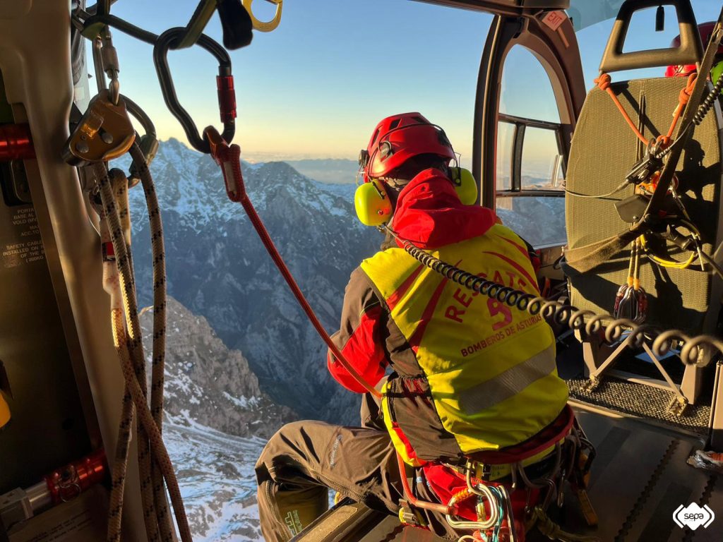 Climber, 23, Survives Four Days Missing by Sleeping Between Rocks 3 Missing for four days in Spain’s Picos de Europa, a climber survives with sheer determination, found with injuries after a daring rescue in avalanche-prone terrain.