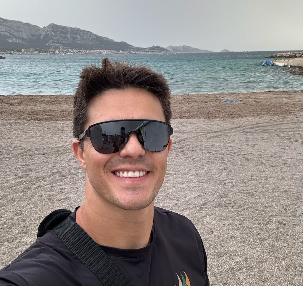 Olympic Kite Surfer Saves Woman from Drowning 2 Olympic kite surfer Bruno Lobo heroically rescues a drowning woman off Brazil's coast, with the dramatic moment caught on camera. Watch this incredible act of bravery!