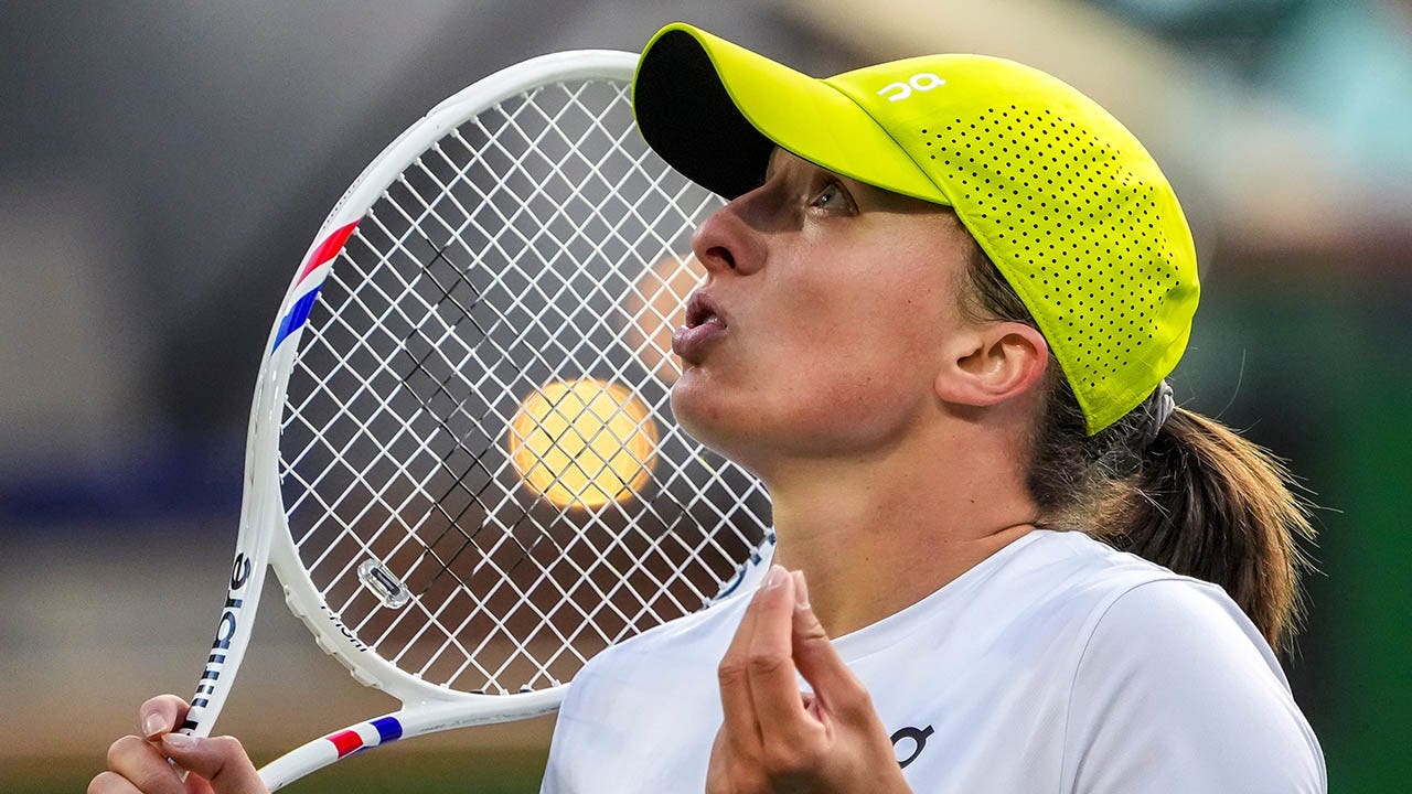 Tennis star Iga Swiatek laments ‘constant judgement’ after facing harsh criticism for nearly hitting ball boy 1 iga 3