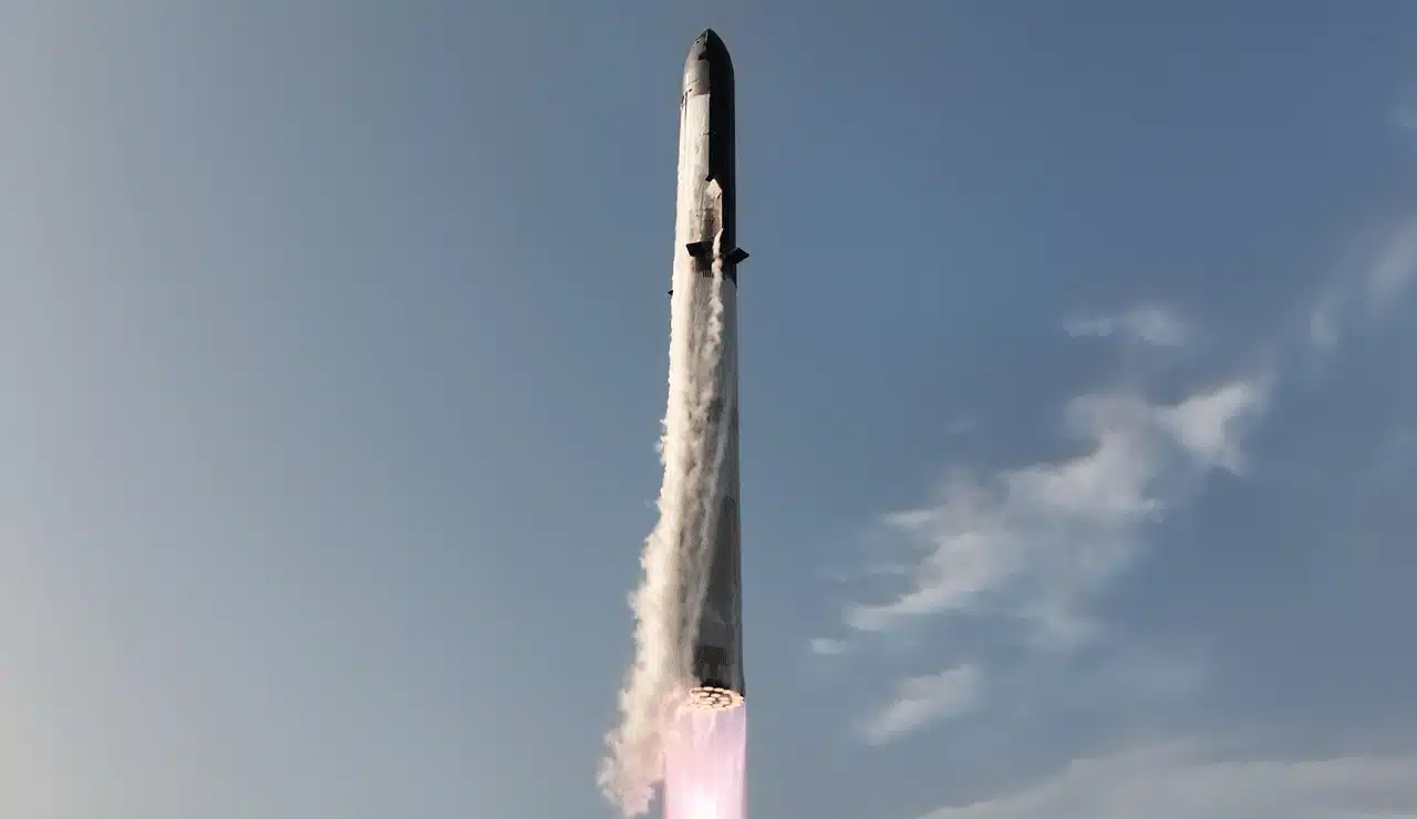 Elon Musk’s Starship Rocket Breaks Apart Mid-Flight Over Indian Ocean 1 Elon Musk’s Starship Rocket Breaks Apart Mid-Flight Over Indian Ocean