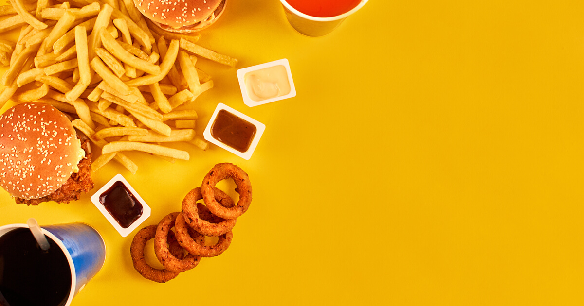 Junk Food Ads Can Make Kids Eat More in Just 5 Minutes, Study Finds 1 Junk Food Ads Can Make Kids Eat More in Just 5 Minutes, Study Finds
